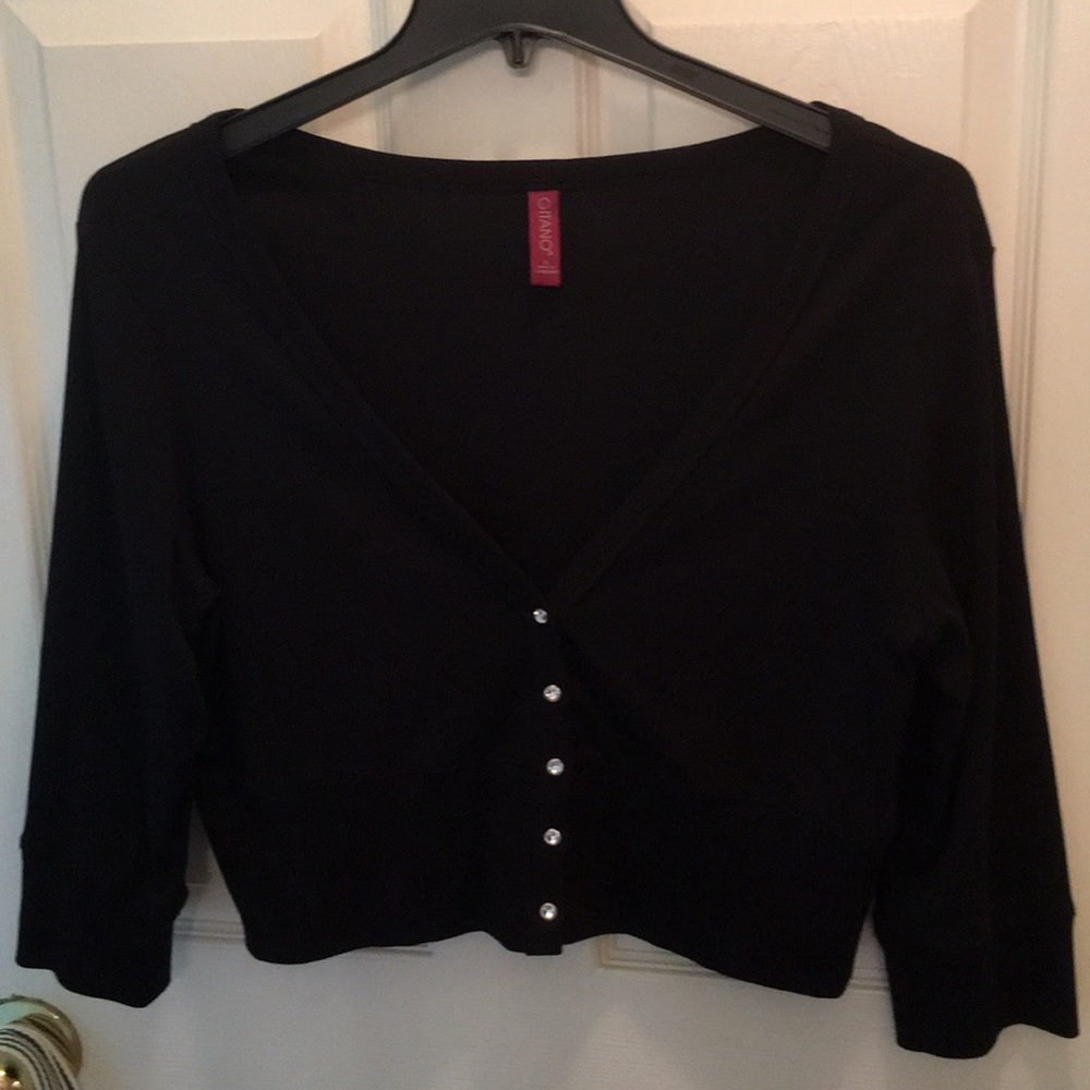 Black short 3/4 sleeve sweater